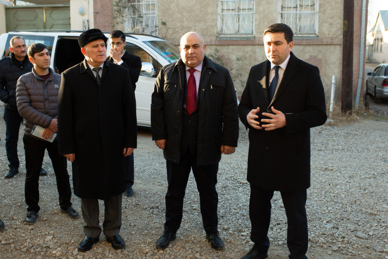 Gəncədə deputatlarla görüşmək istəyənlərin NƏZƏRİNƏ