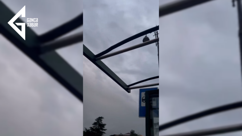 Gəncədə islanmaq üçün nəzərdə tutulan avtobus dayanacağı
