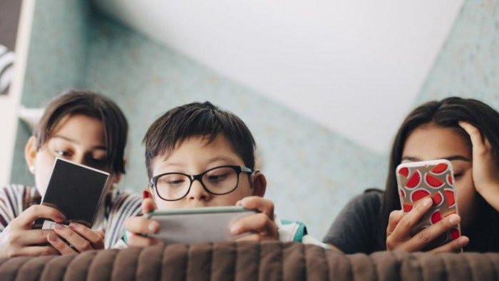 Telefon və planşet uşağın yuxusuna necə təsir edir? - Xəbərdarlıq