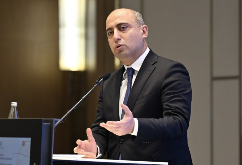 Anası ali təhsilli olan şagirdlərin nəticələri daha yuxarı olur - Emin Əmrullayev