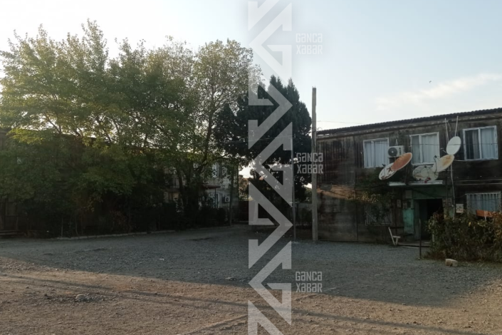 Gəncədə hələ də taxtadan tikilən evlər var - TƏHLÜKƏ