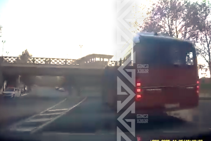 Gəncədə "BakuBus" avtobusu qəza şəraiti yaradıb