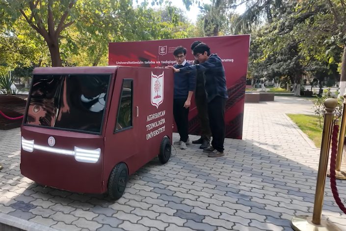 Gəncədə ağıllı elektrik avtomobilinin təqdimatı keçirilib