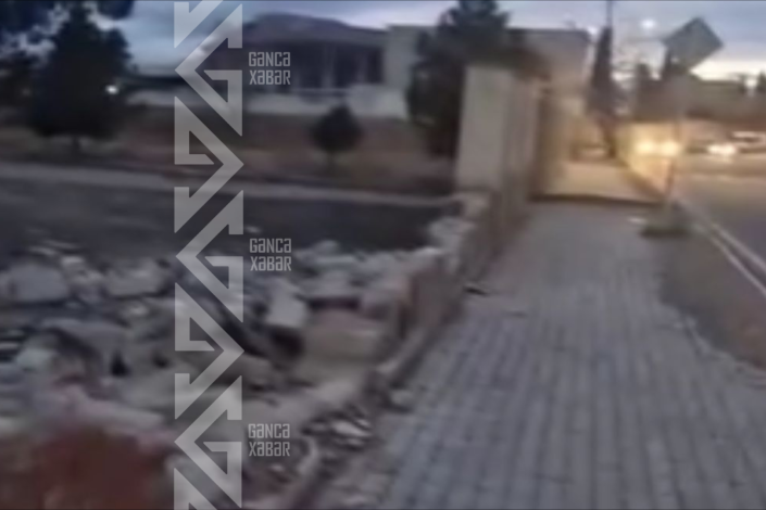 Gəncədə məktəbin uçan hasarı bərpa edilmir