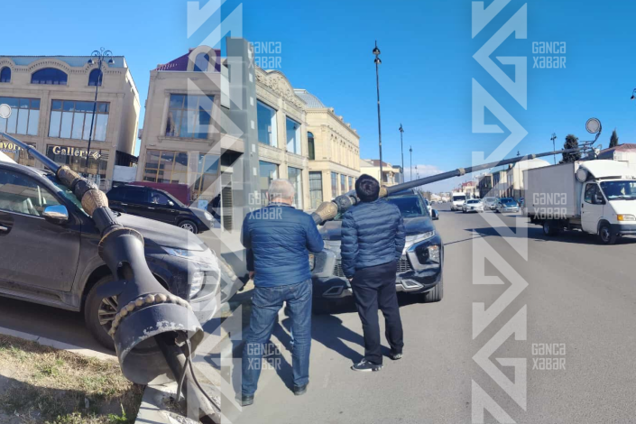 Gəncədə qəza: Maşını sadəcə yolun kənarında saxlamışdı…