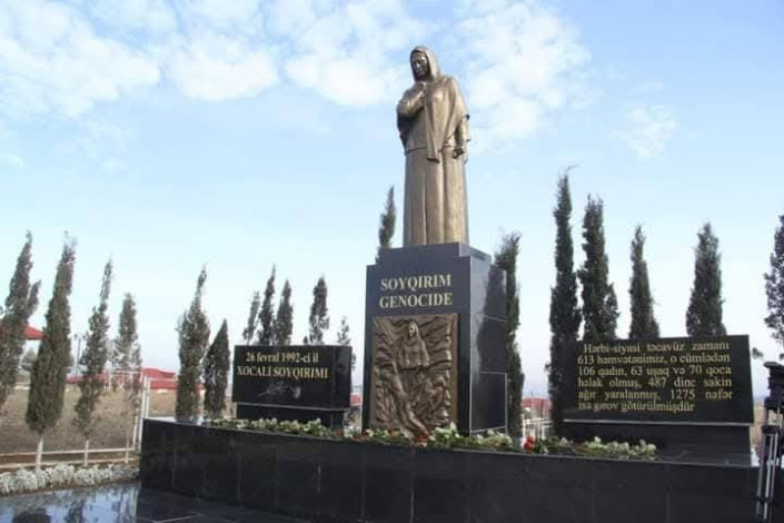 Gəncədə "Ana Harayı" abidəsi güllərlə bəzədildi…