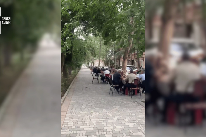 Çayxanalar Xan bağının səkisini də zəbt edib