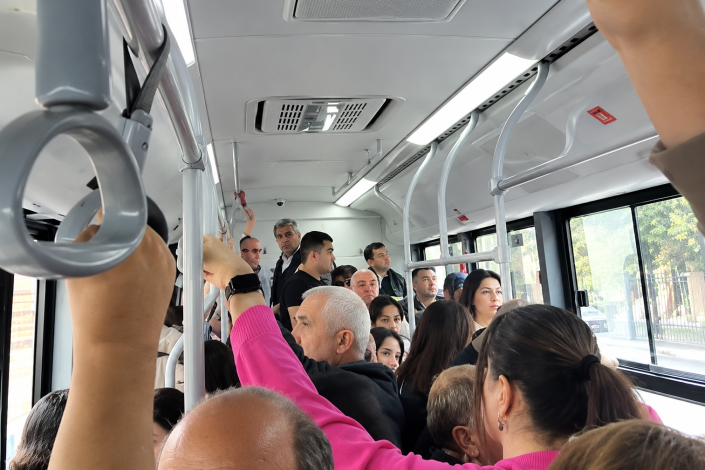 Gəncədə 11 nömrəli avtobuslarla bağlı ŞİKAYƏT