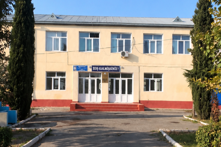 Kollecdən tələbə qız zorla qaçırılıb
