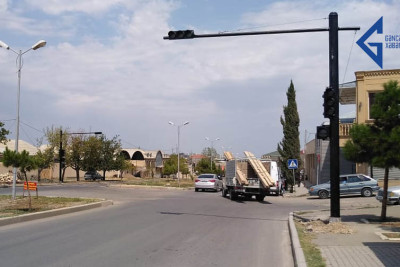 Gəncədə işləməyən işıqfor sürücüləri çaşdırır
