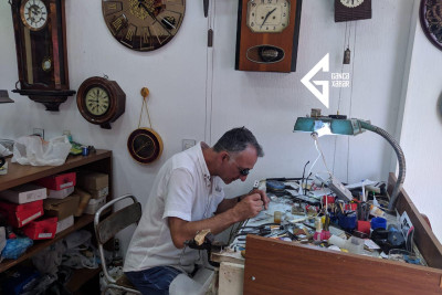 Gəncədə 40 ildir sənətinə sadiq qalan saatsaz