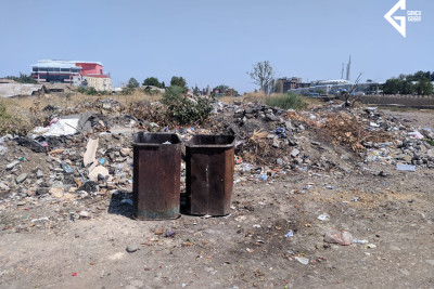 Gəncə çayının sol sahilində tullantılar yandırılır