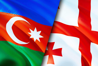 Gürcü media nümayəndələri dağılan evlərin ətrafına güllər düzüblər