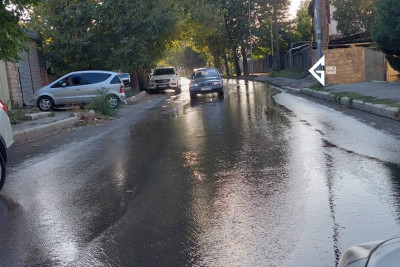 Gəncənin bir küçəsində qısa vaxt ərzində yenə kommunal qəza baş verib