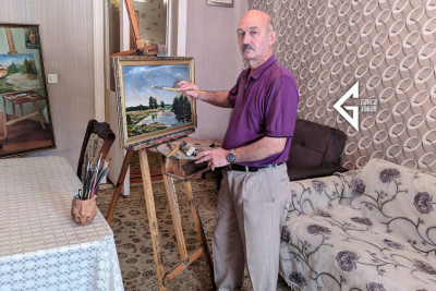 Gəncədə 32 ildir ki, rəssamlıq sənətini tədris edən şəxs yaşayır