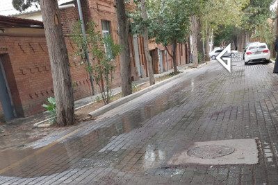 Gəncədə kanalizasiya quyusu daşdığından ətrafa xoşagəlməz qoxu yayılır