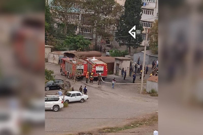 Yeni Gəncə qəsəbəsində avtomobil qarajı alışıb