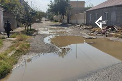 Gəncədə Hacı Zeynalabdin Tağıyev küçəsi yağış yağanda su altında qalır