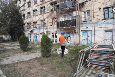 Gəncədə binaların üzlənməsi işləri geniş vüsat alıb