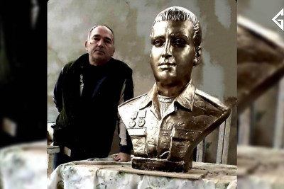 Gəncəli heykəltəraş təmənnasız 60-dan çox şəhid barelyefi hazırlayıb