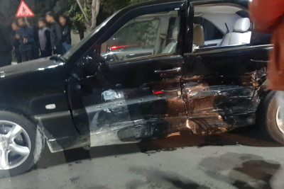 Gəncədə qəzada iki maşın yararsız hala düşüb