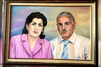 Gəncəli xanım rəngkarlıq və qrafika sahələri üzrə sənət əsərləri hazırlayır