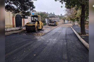 Bir müddət öncə işıqlandırdığımız asfalt örtüyü olmayan küçədə işlər gedir