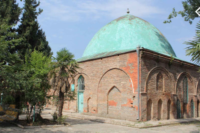 Gəncədə Borçalı köçkünlərinin tikdiyi Qızılhacılı məscidi