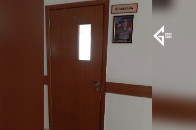 Gəncə məktəblərində şəhid guşələri ilə yanaşı otaqların girişinə şəhid rəsmləri yerləşdirilir