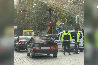 Gəncədə polis əməkdaşları reyd keçirirlər