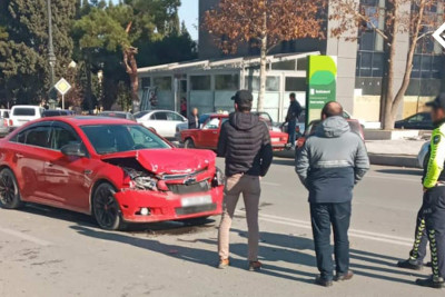 Gəncədə qəza: sürücünün biri hadisə yerindən uzaqlaşıb