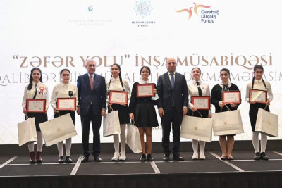Gəncəli şagirdlər "Zəfər yolu" adlı müsabiqədə qalib gəldikləri üçün təltif ediliblər