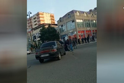 Gəncədə minik maşınları qəza törədiblər