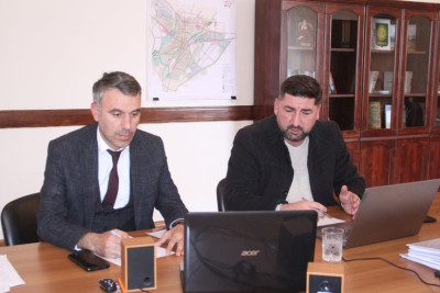 Dövlət Şəhərsalma və Arxitektura Komitəsinin nümayəndələri evləri zərər görmüş sakinlərlə görüşüb