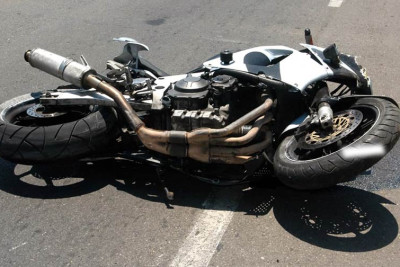 Gəncədə avtobus motosikletlə toqquşub