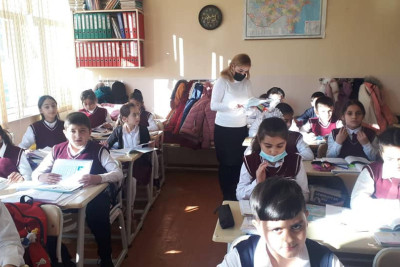 Gəncədə məktəblilərin gündəlikləri yoxlanılıb
