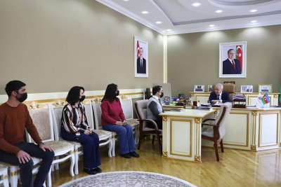 GDU-nin rektoru Almaniya universitetinin seminarlarını uğurla başa vuran tələbələrlə görüşüb