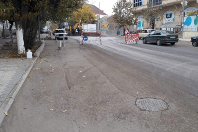 Gəncədə kommunal qəza: yolda maşınların hərəkəti məhdudlaşdırılıb
