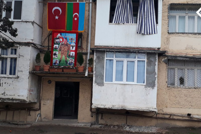 Gəncədə şəhid adını daşıyan küçə: asfalt örtüyü əvəzinə çınqıl daşları tökülüb