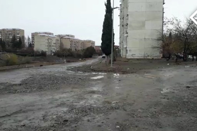Yeni Gəncə qəsəbəsinin baxımsız küçə və yolları
