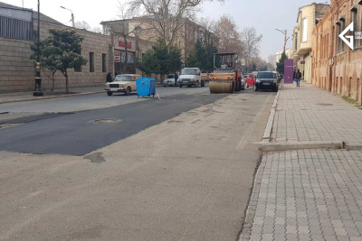 Gəncədə bir neçə gün öncə təmir olunan yol yenə yamaqlanır