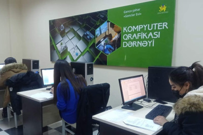 Gəncə: "Kompüter kursu"nun rəhbəri gənclər üçün təlim keçib