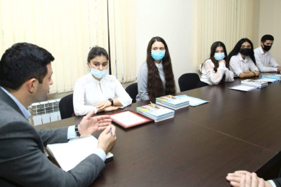 Gəncə Şəhər Təhsil İdarəsinin müdiri qalib şagirdlərlə görüşüb