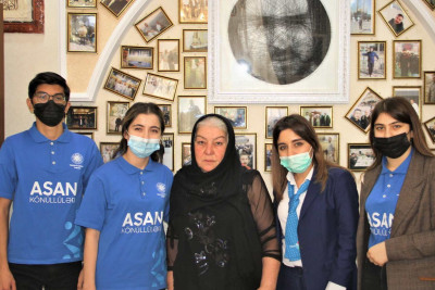 Gəncədə könüllülər şəhid Rauf Əsgərovun ailəsini ziyarət ediblər