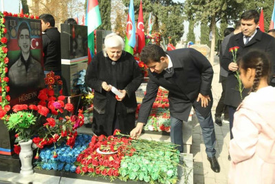 Gəncəli deputat şəhid ailələrinə baş çəkib