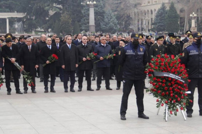 Gəncədə qurum rəhbərləri Ümummilli Liderin xatirəsini anıblar