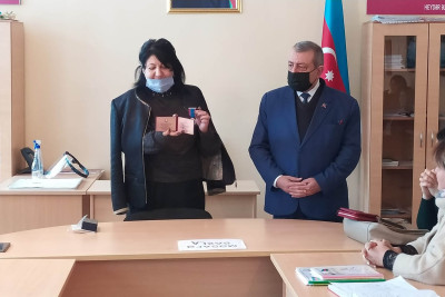Gəncədə 27 nömrəli məktəbin müəllimi təltif olunub