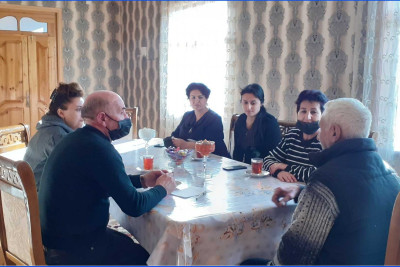 Gəncə: şəhid ailəsinə bayram sovqatı təqdim olunub