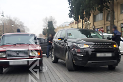 Gəncədə iki minik avtomobili toqquşublar: nəticədə mübahisə yaranıb