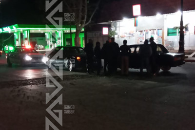 Gəncədə minik maşınları toqquşub: qəzaya səbəb xəndək olub